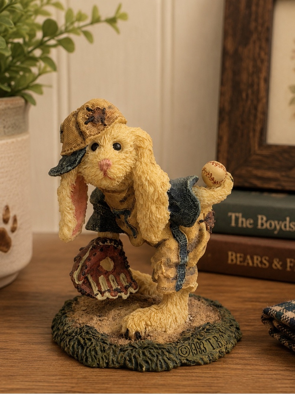 Boyds Bears & Friends Lefty On the Mound #2253 Baseball Bunny Figurine 1994